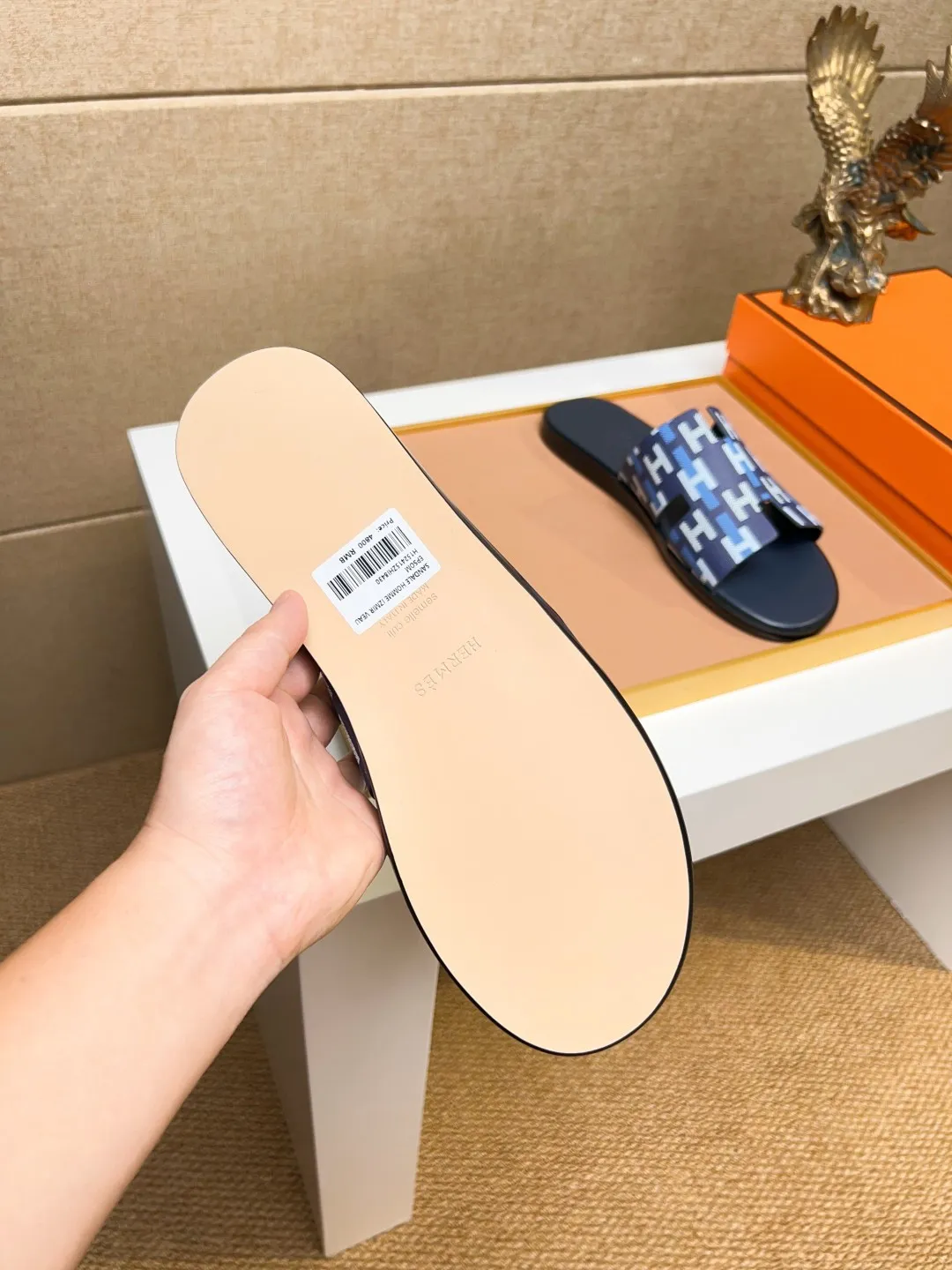 Men's clothing and shoes 💰280 💅💅💅 new arrival. Hermes Hermes official website latest counter synchronized new oran color leather H slippers, the original Paris version flew back to the original model and opened the mold to make it perfectly🍌The highest quality Sincerity, you can enter and leave the counter at will [Deyi] The upper is made of original customized  colored palm prints, crocodile print, ostrich print, colored cow leather, colored cow suede, 🤔 horse hair, 🥳 colored diamonds, 🥰 3D printing, and other genuine leather slippers, imported cow pattern foot pad lining, Italian  latest original genuine leather combination outsole Code number: 38-48 (customized at 46.47.48) Can be made into picture combination sole with genuine leather pattern and ordinary molded outsole